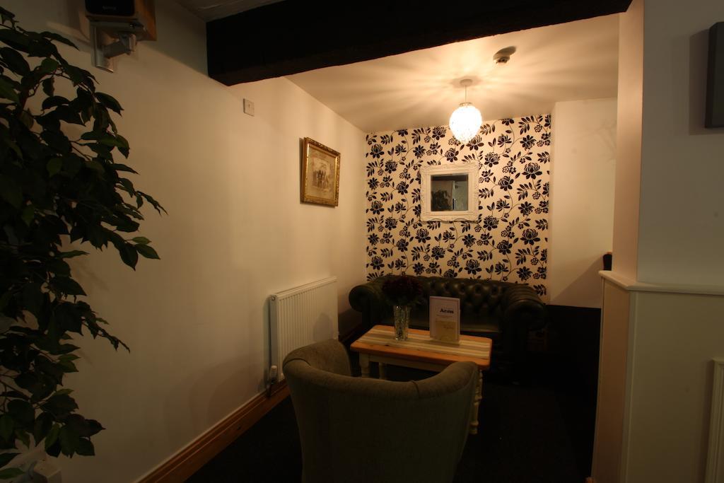 Emlyn Arms Bed & Breakfast Llanarthney ภายนอก รูปภาพ