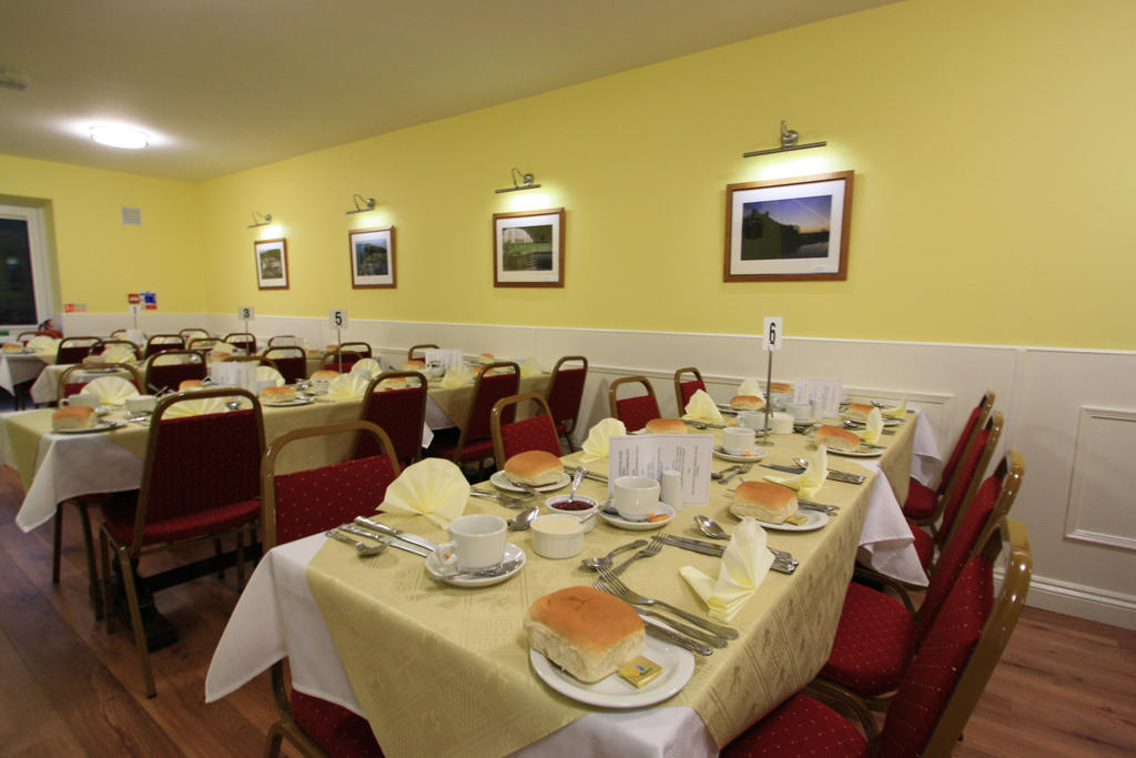 Emlyn Arms Bed & Breakfast Llanarthney ภายนอก รูปภาพ